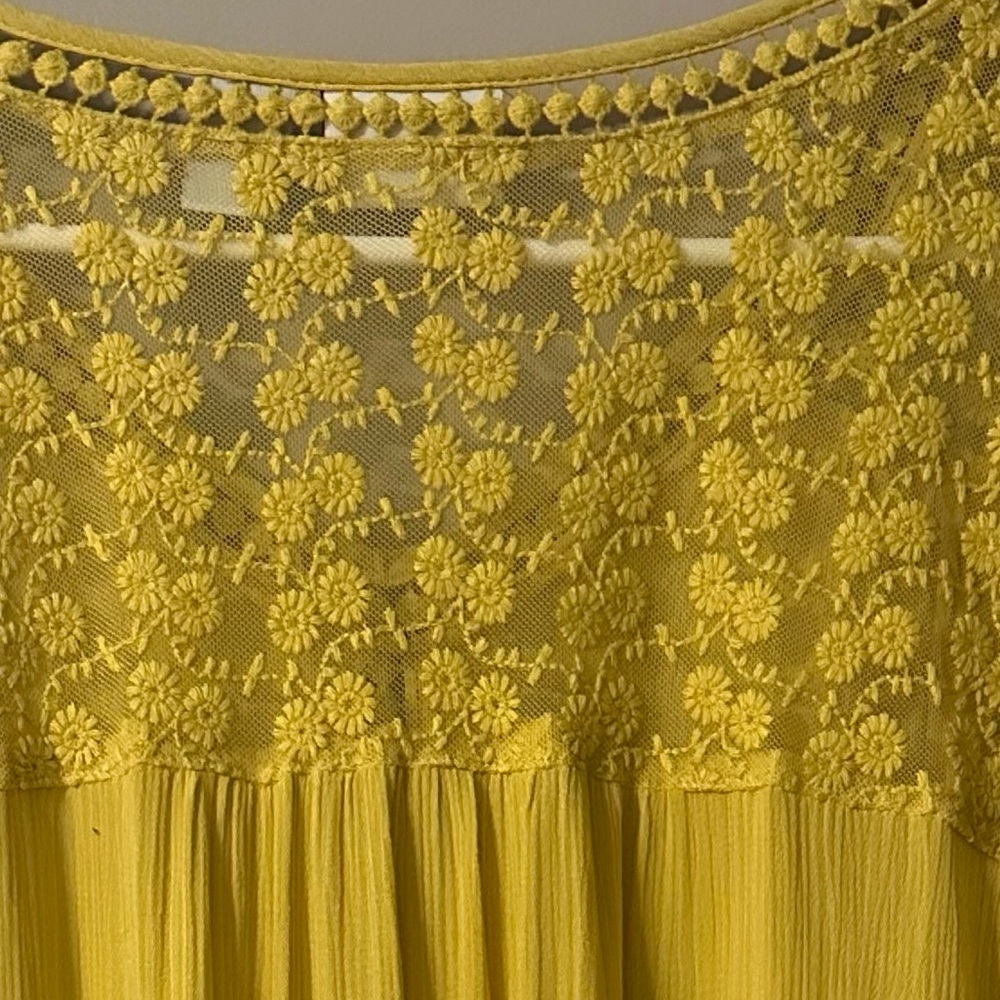 LIZ CLAIBORNE size LARGE Yellow Lace Detail 3/4 length sleeves Top - Picture 3 of 7